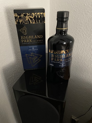 Leere whisky flasche - leere, im