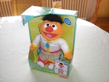 OVP - Zieh mich an Ernie - spricht singt - Sesamstrasse Fisher-Price Mattel 2006