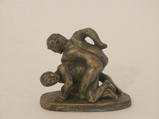 römische Figurengruppe zweier nackter Ringer / Athleten