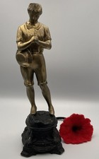 große alte Metallfigur