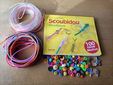 Scoubidou Bänder + Anleitungsblock + Perlen