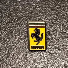 Pin’s Automobil Ferrari Logo