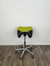 Swippo Classic Sattelstuhl Hocker in Farbe Grün/Schwarz Aussteller MG024917