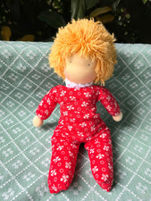 Puppe Stoffpuppe 30 cm nach Waldorfart in rot, Baby Puppe blond weich und leicht
