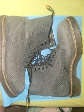 Doc Martens, Klassische Stiefelette, Geprägtes Oberleder, Schwarz / grau Gr. 42