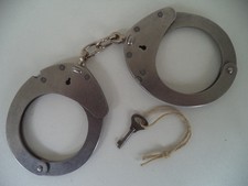 Clejuso 12A Handschellen + 1 Schlüssel Volldorn Funktion einwandfrei Schließen2