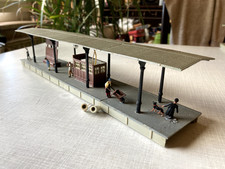 Bahnsteig B - Zugabfertigung -