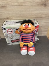 Kitzel Mich Ernie Aus Der Sesamstraße Mit Koffer