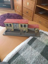 Bahnhof aus Blech Heinrich Wimmer Nürnberg - HWN, circa 40 x 16 cm, 13 cm hoch