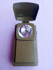 Original NVA Taschenlampe DDR Vintage olivgrün Klappdeckel