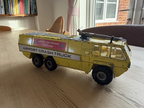Corgi chubb pathfinder airport - corgi,