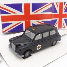 Kunststoffmodell Austin englisches Taxi Radio 272 Taxis in OVP EX3558
