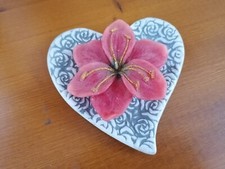 Kerzenhalter klein Teller grau Herz mit Kerze rot Blüte