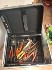 werkzeugkiste mit werkzeug