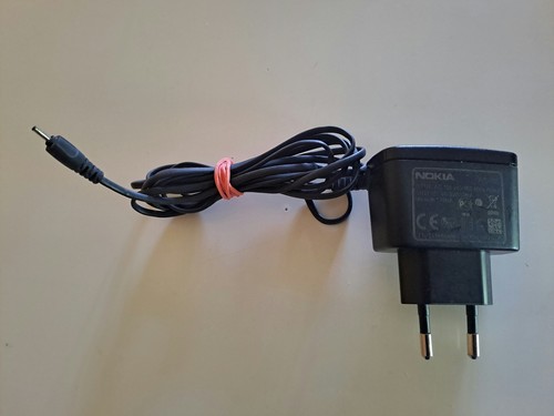 Nokia ladegerät 2mm - 5v.,