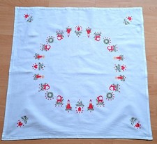 ..gestickte Mitteldecke