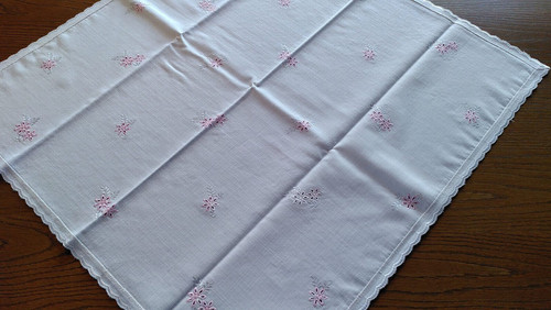 Tischdecke handgestickt mit