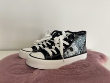 ? Stoffschuhe Totenkopf - schwarz Gr. 40 ?