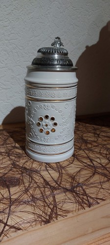 Bierkrug mit zinndeckel - bierkrug,