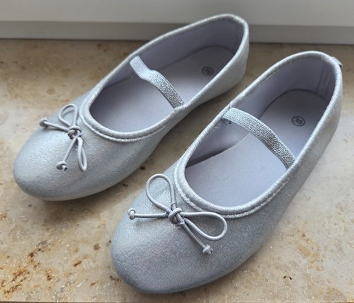 Schöne silberne ballerinas - schöne,