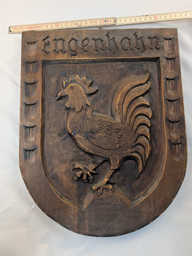 Handgeschnitzte holzwappen - handgeschnitzte,
