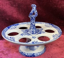 Ein schöner italienischer Eierständer von Spode Blue. Top. Made In England. 