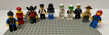 Lego Figurensammlung bestehend aus 10 Einzelfiguren mit Kopfbedeckung