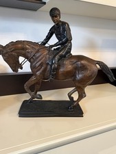 BRONZESKULPTUR JOCKEY PFERD