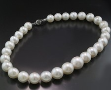 *WELTKLASSE* Südseeperlenkette weiß  13,2 auf 17,7 mm Wert € 72.000