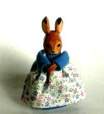 Lotte Sievers Hahn Hasenfigur Eierwärmer blau Hasenfrau  10 cm  Holzkopf/-hände