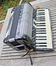 Hohner Tango IM Akkordeon mit Koffer - 37 Melodietasten - 60 Basstasten