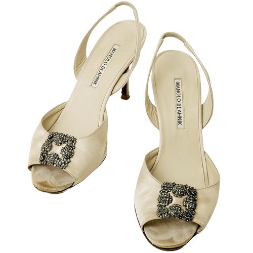 Manolo blahnik satin hangisi - blahnik,