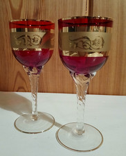 Sehr elegante rubinrote Weingläser mit Golddekor, Typ Murano