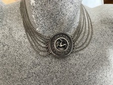 Alte Kropfkette mit Hirsch