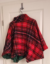 Poncho rot schwarz, innen grün