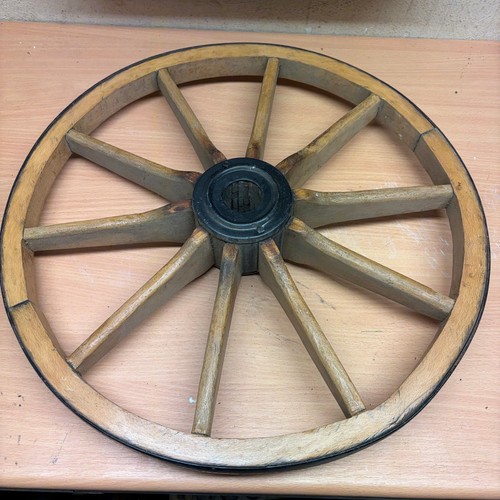 Altes wagenrad holzrad - altes,