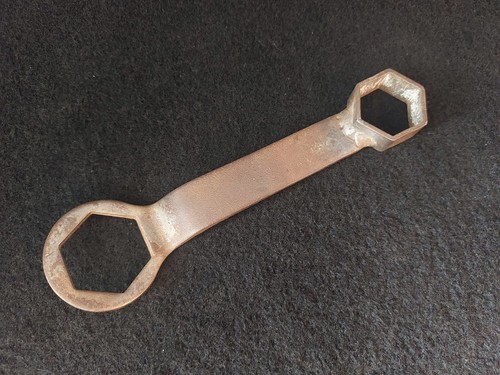 Oldtimer werkzeug schlüssel - werkzeug,
