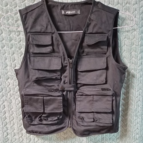 Schwarze weste mit vielen - schwarze,