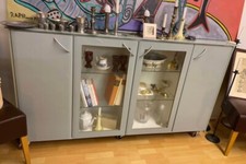 Sideboard /Anrichte Glas, Einlegeböden sichtbar, steht auf kleinen Rollen
