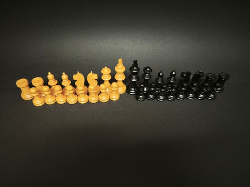 Schachfiguren holz alt - schachfiguren,