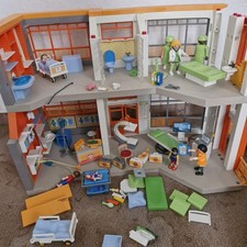 Playmobil Krankenhaus mit Rettungswagen
