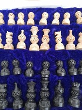 Schachspiel aus Stein -