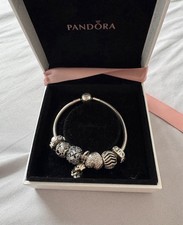 Pandora Armband mit Anhängern