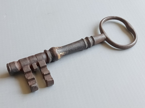 Antiker schwerer geschmiedeter