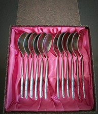 Set mit 12 Teelöffeln in der