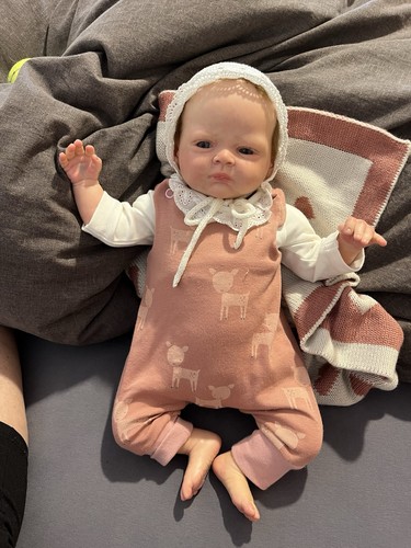 Reborn baby mit korbwiege und - baby,