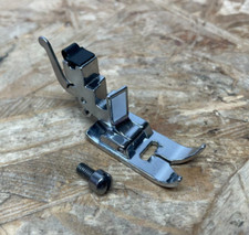 Nähfuß mit Schraube für Nähmaschine SINGER 8280