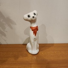 Vintage sitzender langer Hals