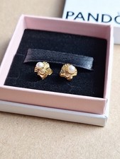 Pandora Shine Muscheln Ohrstecker mit Süßwasserperlen. 