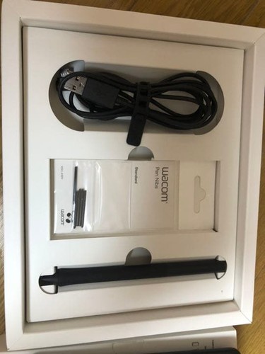 Wacom intuos small - black, pen
